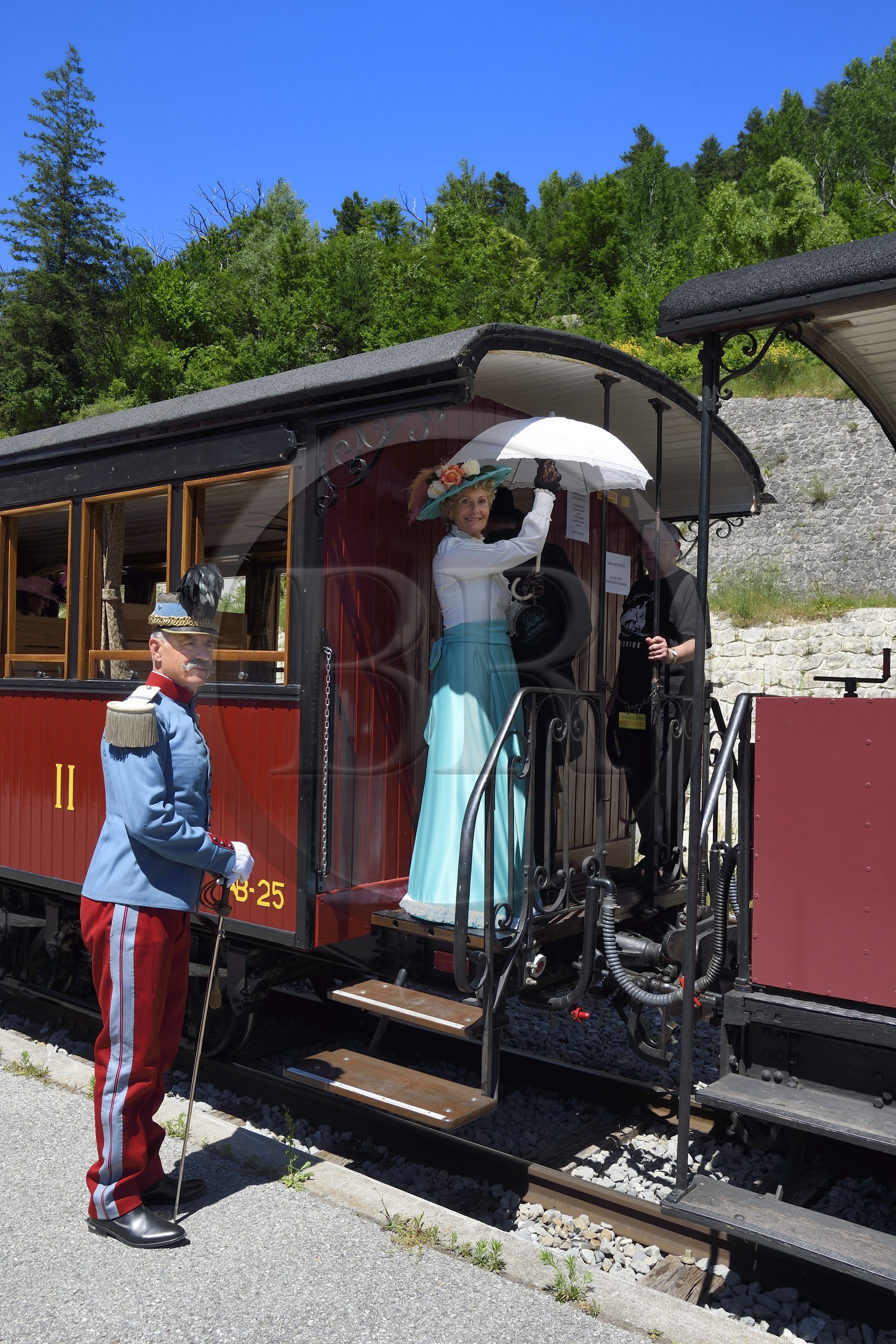 France, Alpes de Haute Provence, Annot, Train des Pignes historic train, members of the AHVAE (Association d'histoire vivante et de d'archeologie expérimentale) in Belle Epoque costume in a passenger car from 1892