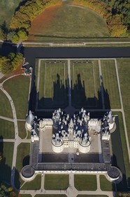 France, Loir et Cher (41), Vallée de la Loire classée Patrimoine Mondial de l' UNESCO, château de Chambord, façade Est (vue aérienne)