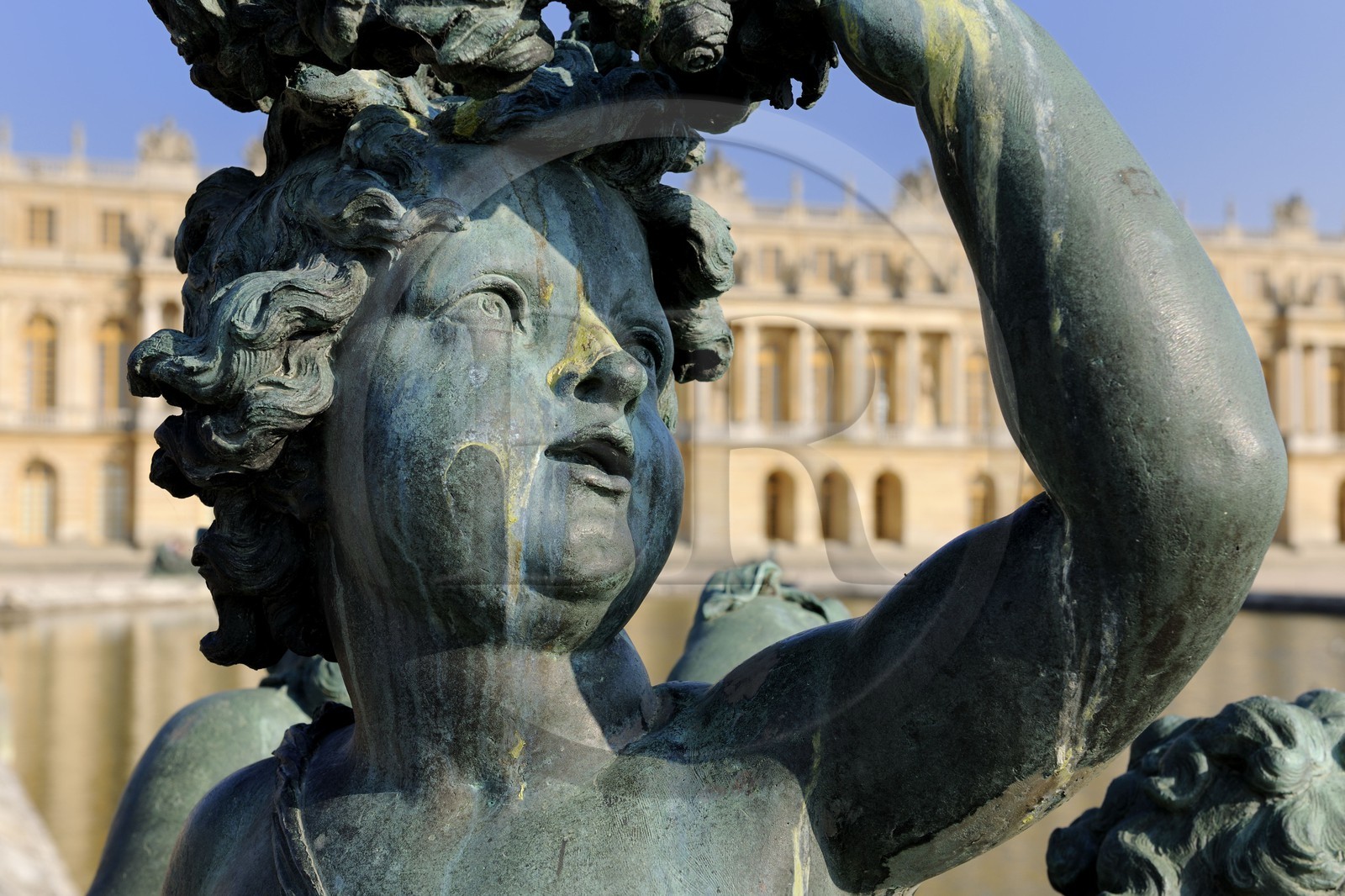 France, Yvelines (78), parc du château de Versailles, classé Patrimoine Mondial de l'UNESCO, statue au Parterre d'eau