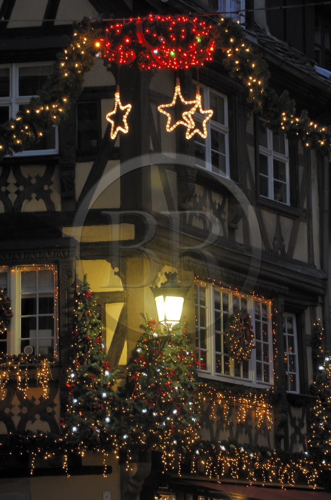 France, Bas Rhin (67), Strasbourg, decoration de Noel dans le quartier de la Petite France