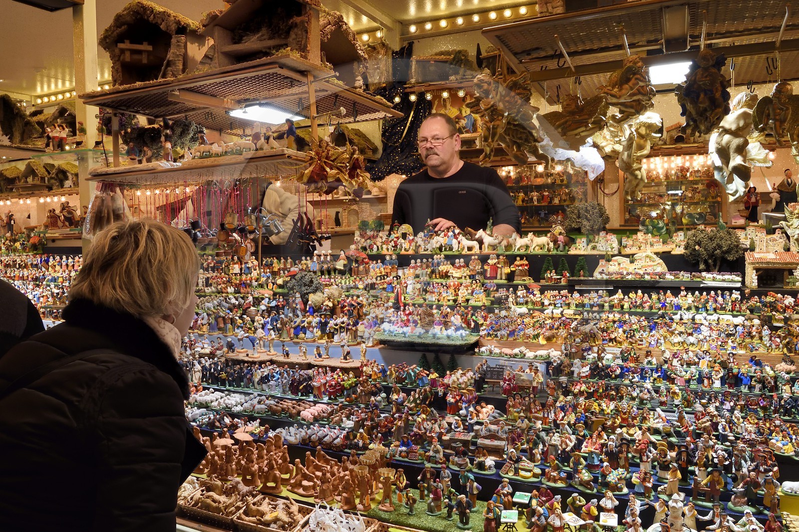 France, Bas-Rhin (67), Strasbourg, vieille ville classée Patrimoine Mondial de l'UNESCO, marché de Noël (Christkindelsmarik) de la place Broglie