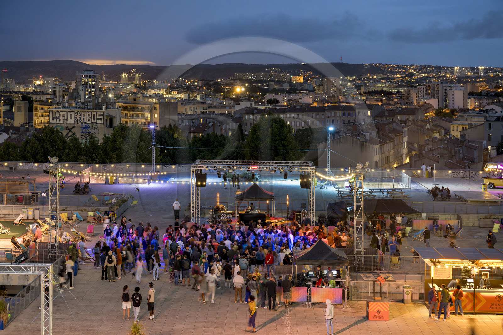France, Bouches-du-Rhône (13), Marseille, La Friche de la Belle de Mai,  le toit terrasse accueille des concerts les week-ends en été