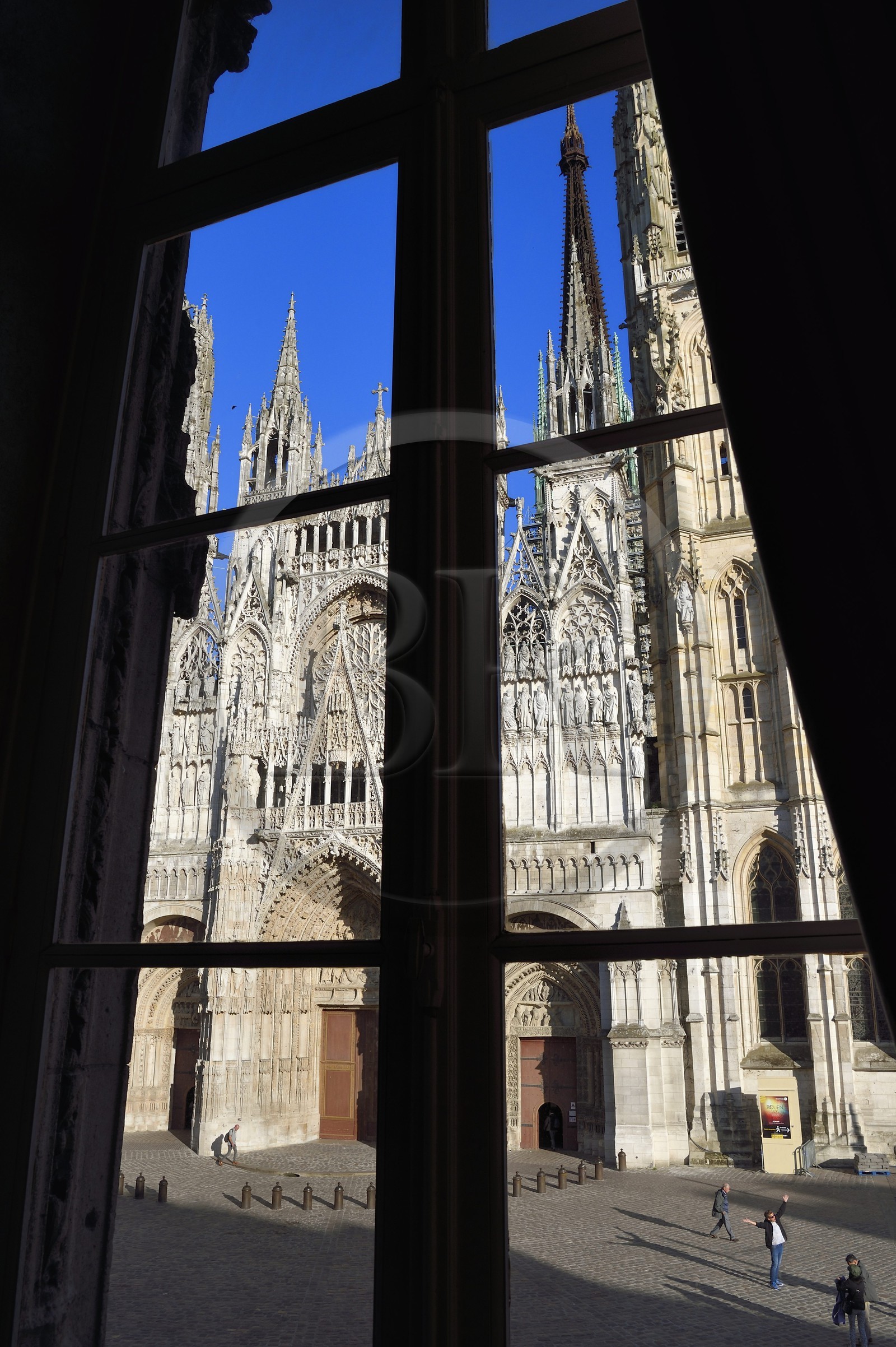 France, Seine-Maritime (76), Rouen, cathédrale Notre-Dame de Rouen vue de la fenêtre de l'ancien atelier de Claude Monet devenu maintenant l'Office de Tourisme