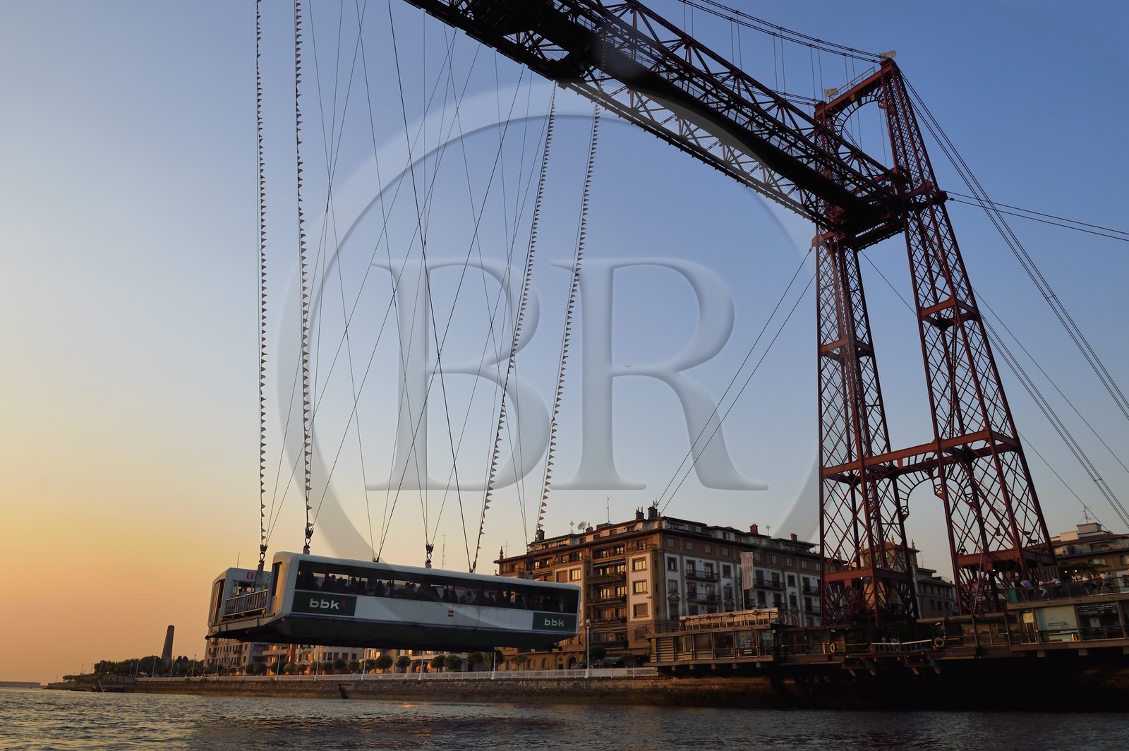 Espagne, Pays basque espagnol, Biscaye, Bilbao, pont de Biscaye (Puente de Vizcaya ou Puente Colgante) sur le fleuve Nervion, reliant les deux villes de Portugalete et Getxo, toujours en service, ce pont transbordeur construit de 1888 à 1893 est le premier construit et aussi le plus grand du monde, classé Patrimoine Mondial de l'UNESCO