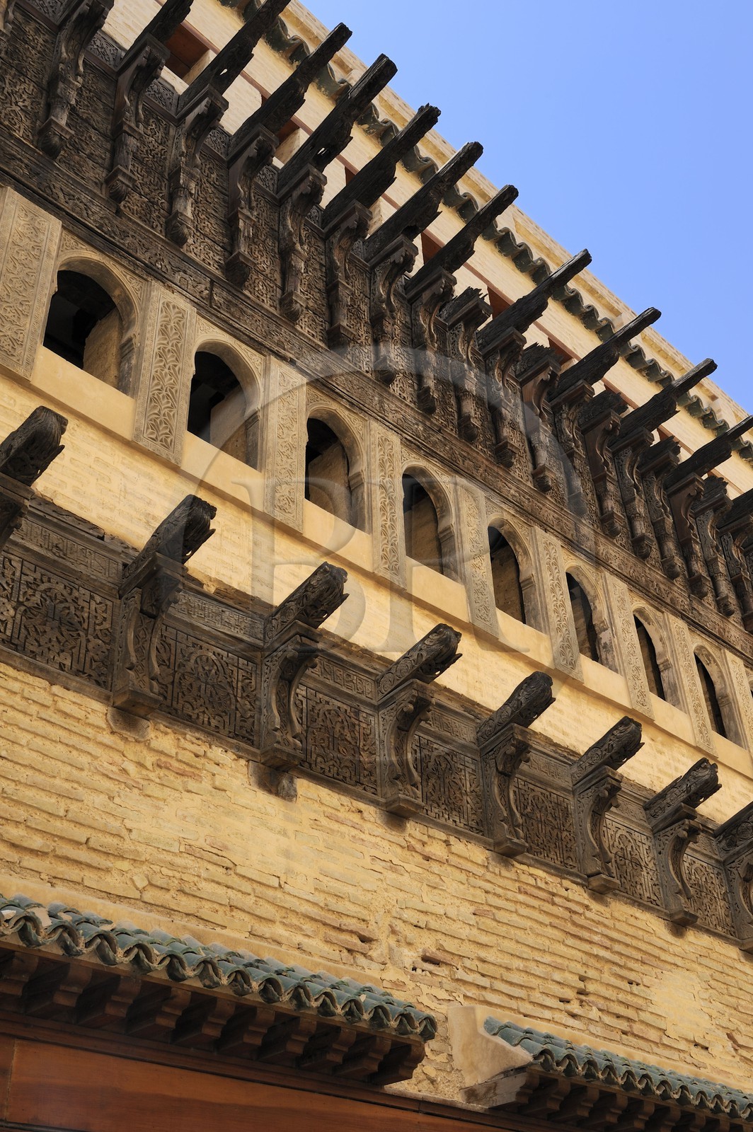 Maroc, Moyen Atlas, Fès, ville impériale, médina classée Patrimoine Mondial de l'UNESCO, Fès el Bali, la maison de l'Horloge ( Dar al-Magana) construite par le souverain Abou Inan en 1357 sur Talaa Kebira