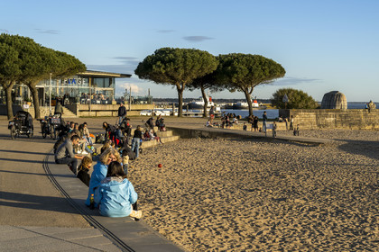 France, Loire-Atlantique (44), Saint-Nazaire, le café La Plage au bout de la jetée Ouest place du Commando