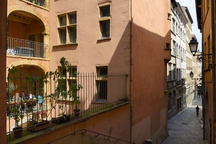France, Rhone, Lyon, historical site listed as World Heritage by UNESCO, St. Paul neighborhood in the Vieux Lyon (Old Town), Montée du Change extending the rue de la Loge