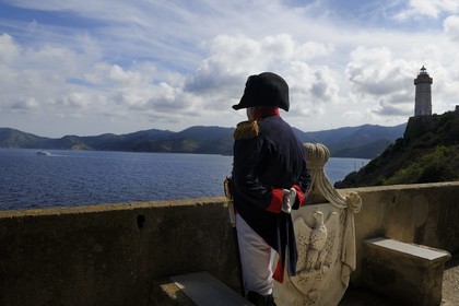 Italie, Toscane, l’Ile d’Elbe, Portoferraio, Napoléon 1er à coté de l'emblème de l'aigle impérial dans le jardin de sa maison du Palazzina dei Mulini, l'Empereur a choisi cette maison pour pouvoir observer les mouvements de navires du port