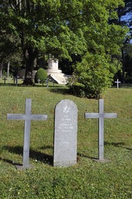 France, Meuse (55), Parc régional de Lorraine, Cotes de Meuse, Viéville-sous-les-Côtes, cimetière militaire allemand de la première guerre mondiale, tombes de soldats juifs et chrétiens cote à cote