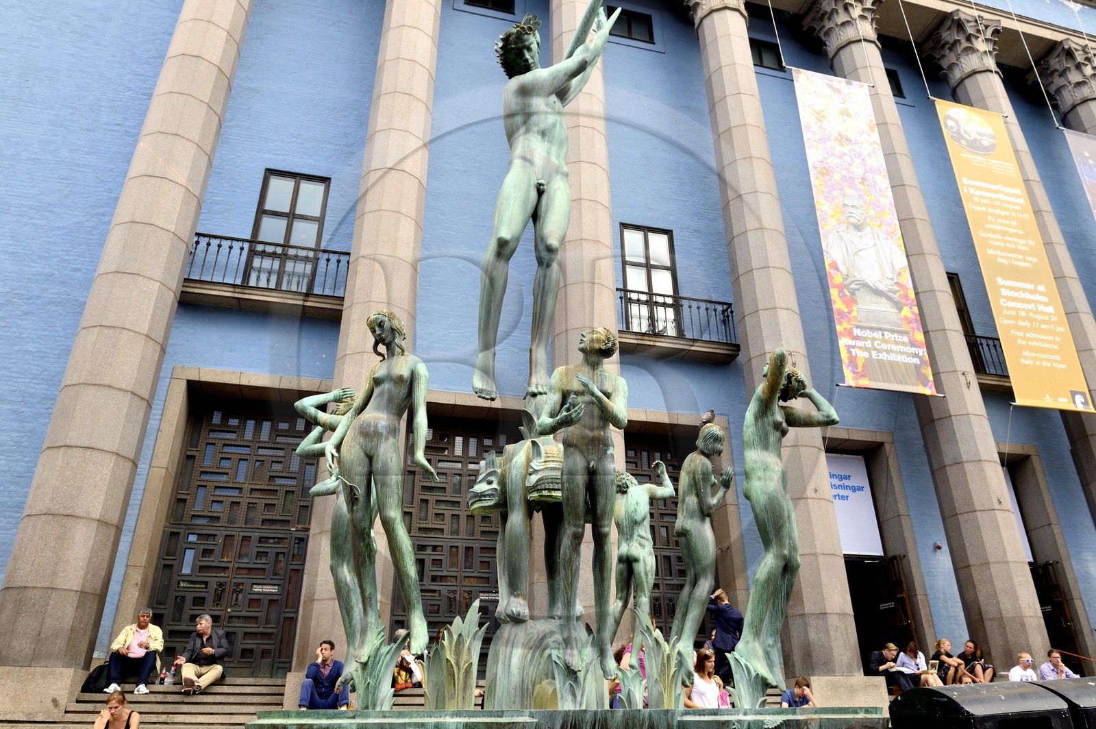 Suède, Stockholm, Norrmalm, quartier du centre ville, Hotorget place, devant la salle philarmonique de Konserthuset les bronze Orpheus de Carl Miles