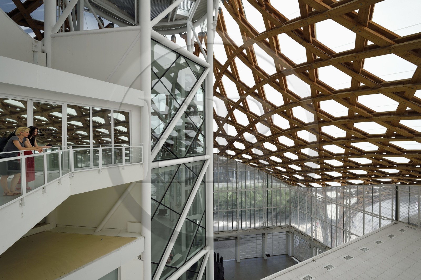 France, Moselle (57), Metz, quartier de l'Amphithéatre, le Centre Pompidou-Metz, centre d'art conçus par les architectes Shigeru Ban et Jean de Gastines