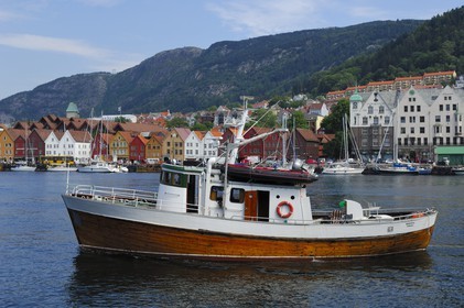 Norway, Hordaland, Bergen, travelers boat in the harbour