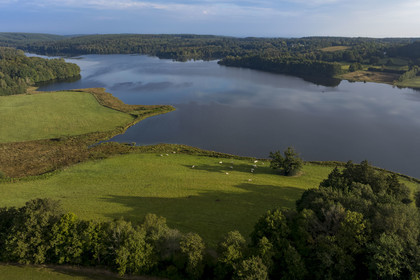 France, Nièvre (58), Parc naturel régional du Morvan, lac de Saint-Agnan (vue aérienne)