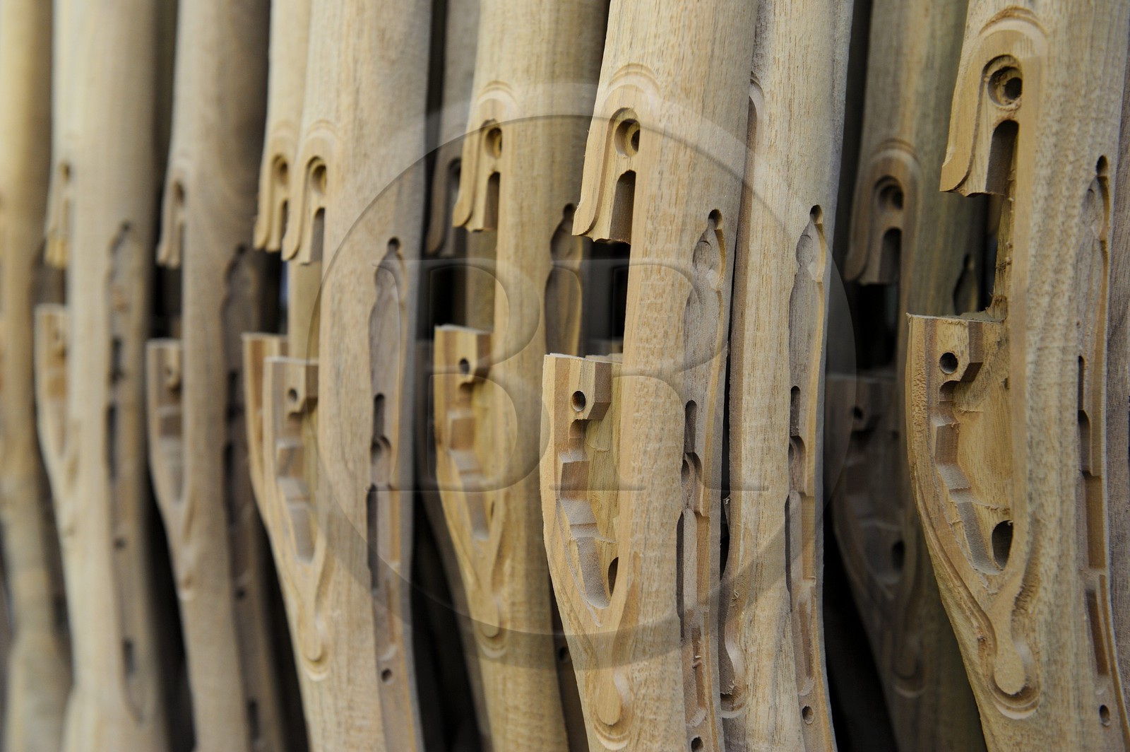 Italie, Lombardie, province de Brescia, Gardone Val Trompia, fabriquant d’armes historiques à chargement par la bouche Davide Pedersoli & C, fabrication de la crosse