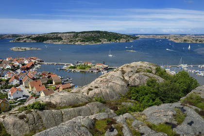 Suède, Västra Götaland, port de Fjällbacka, panorama depuis le sommet du rocher de Vetterberget sur les pas de Camilla Läckberg