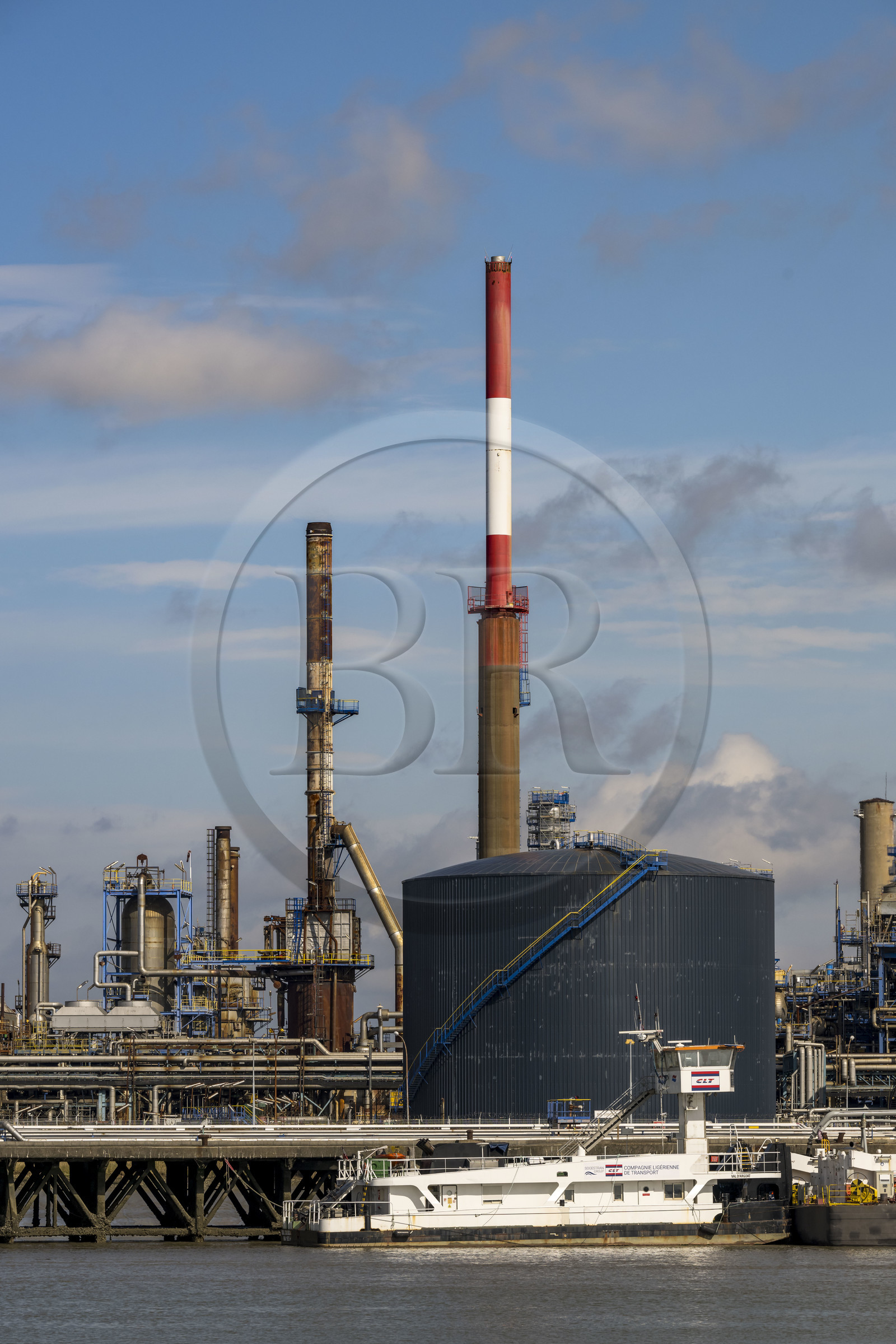 France, Loire-Atlantique (44), Estuaire de la Loire, Saint-Nazaire, le terminal pétrolier et raffinerie Total Energie de Donge