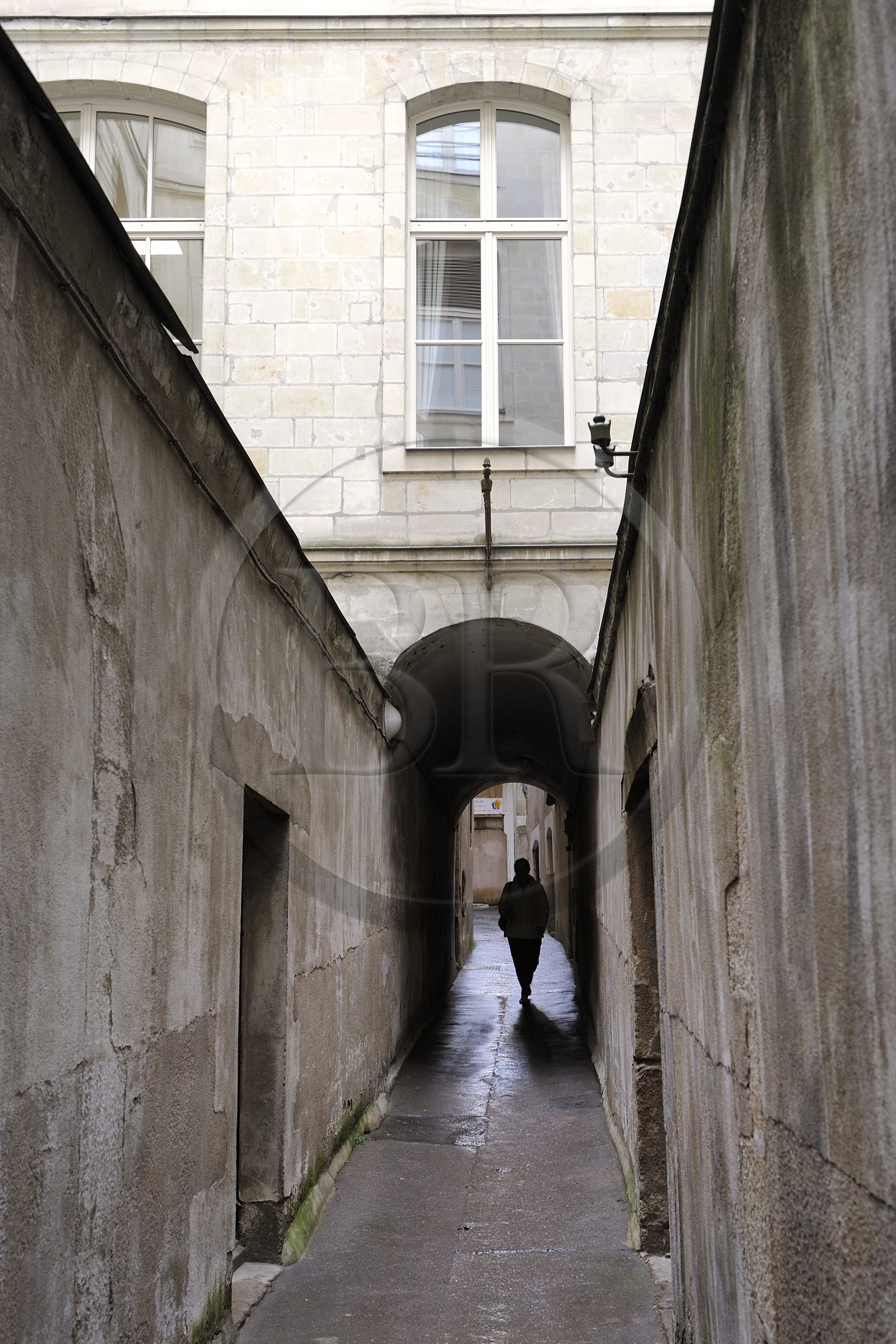 France, Loire-Atlantique (44), Nantes, passage du Commerce donnant sur la Bourse de la largeur d'un tonneau à l'arrière des anciens quais