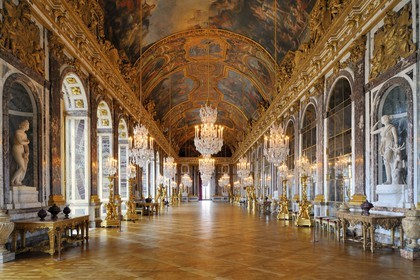 France, Yvelines (78), château de Versailles, classé Patrimoine Mondial de l'UNESCO, Galerie des Glaces (longueur 73m et largeur 10,50m) avec 17 fenêtres et 357 miroirs, architecte Jules Hardouin-Mansart (1678 - 1684)