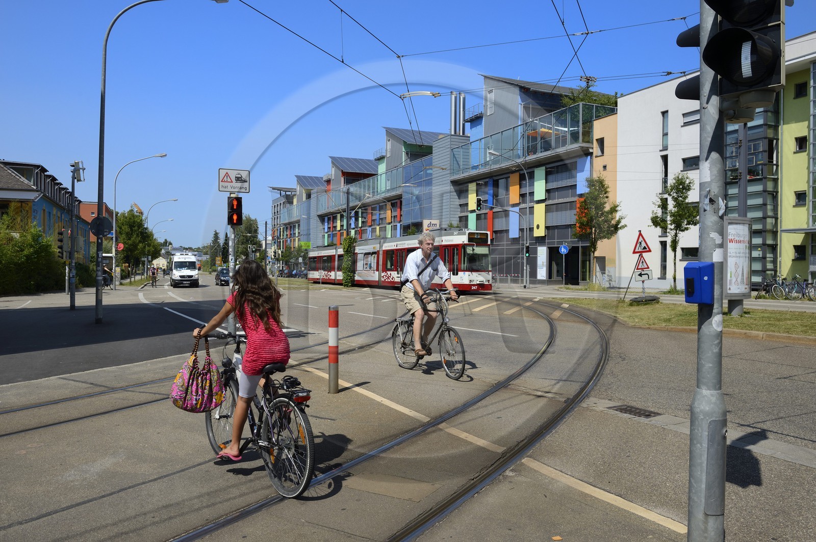 Allemagne, Bade-Wurtemberg, Fribourg en Brisgau, quartier Vauban, immeuble appelé Bateau solaire (Sonnenschiff) de la Cité Solaire au pied du Schlierberg, architecte Rolf Disch