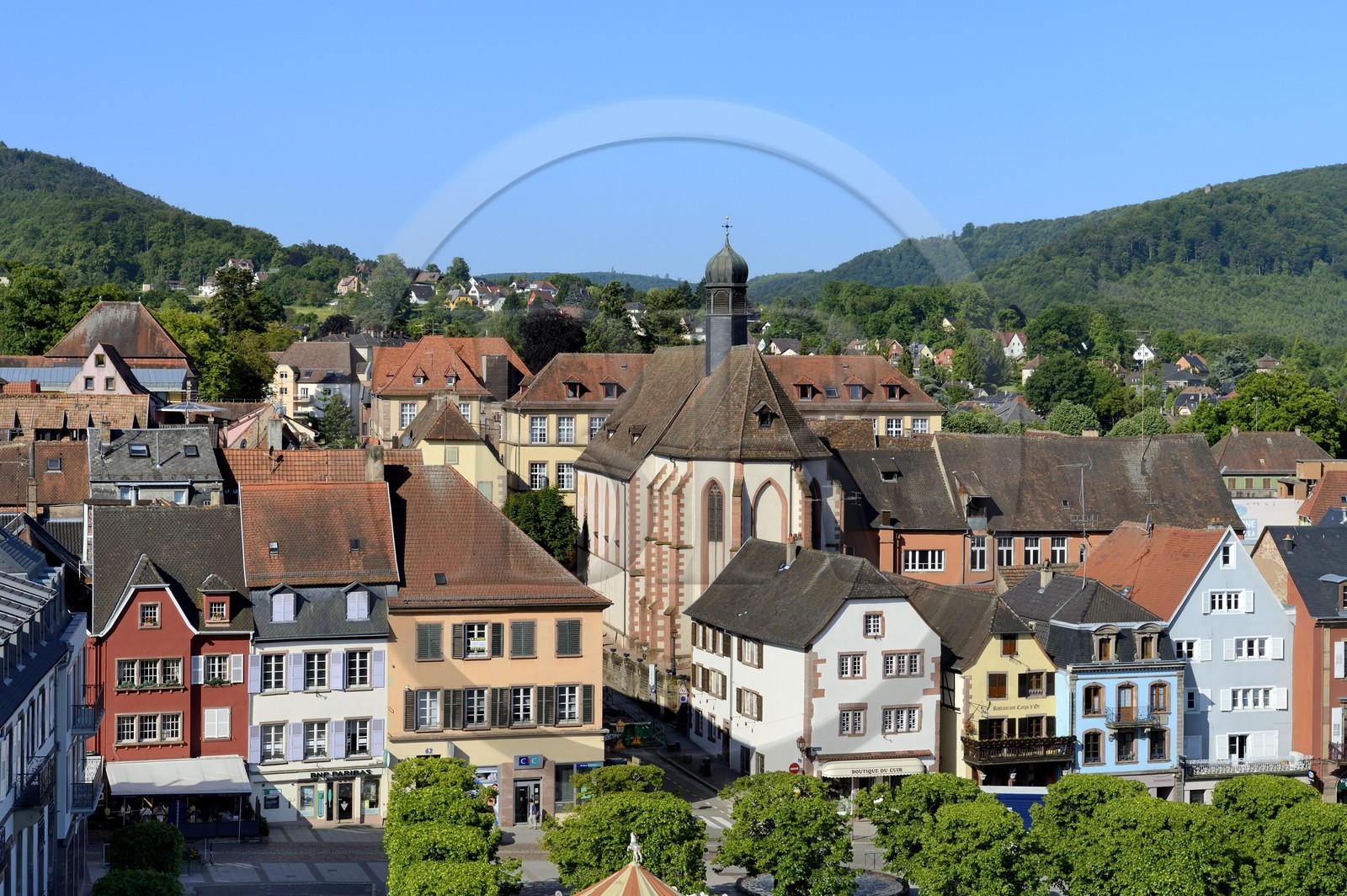 France, Bas-Rhin (67), Saverne, le centre ville, la place du Général de Gaulle et l'église du couvent des Récollets Notre-Dame-de-l'Annonciation
