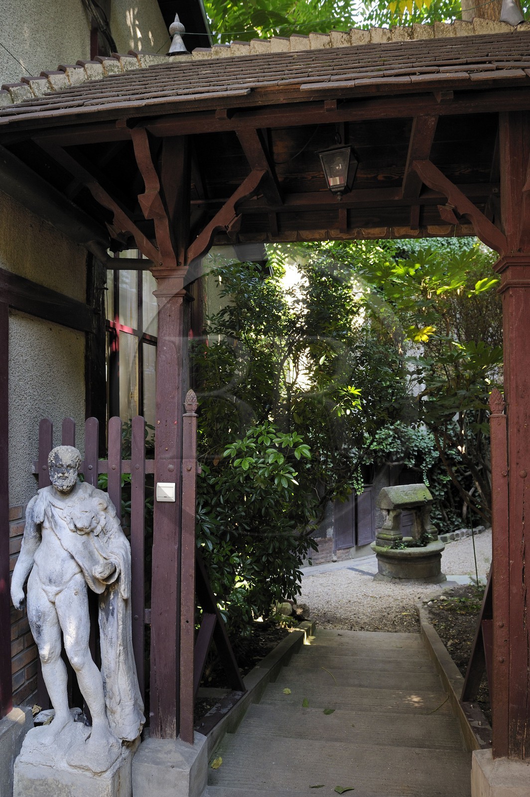 France, Paris (75), la Cité des Fusains au numéro 22 de la rue Tourlaque où le peintre Auguste Renoir eut un atelier