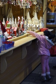 France, Bas-Rhin (67), Strasbourg, vieille ville classée au Patrimoine Mondial de l’UNESCO, Marché de Noel (Christkindelsmarik) de la place Broglie