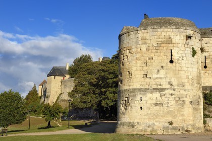 France, Calvados (14), Caen, le château ducal de Guillaume le Conquerant, les remparts rue de la Geôle