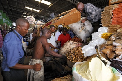 Tanzanie, Dar es-Salaam, le grand marché central de Kariakoo