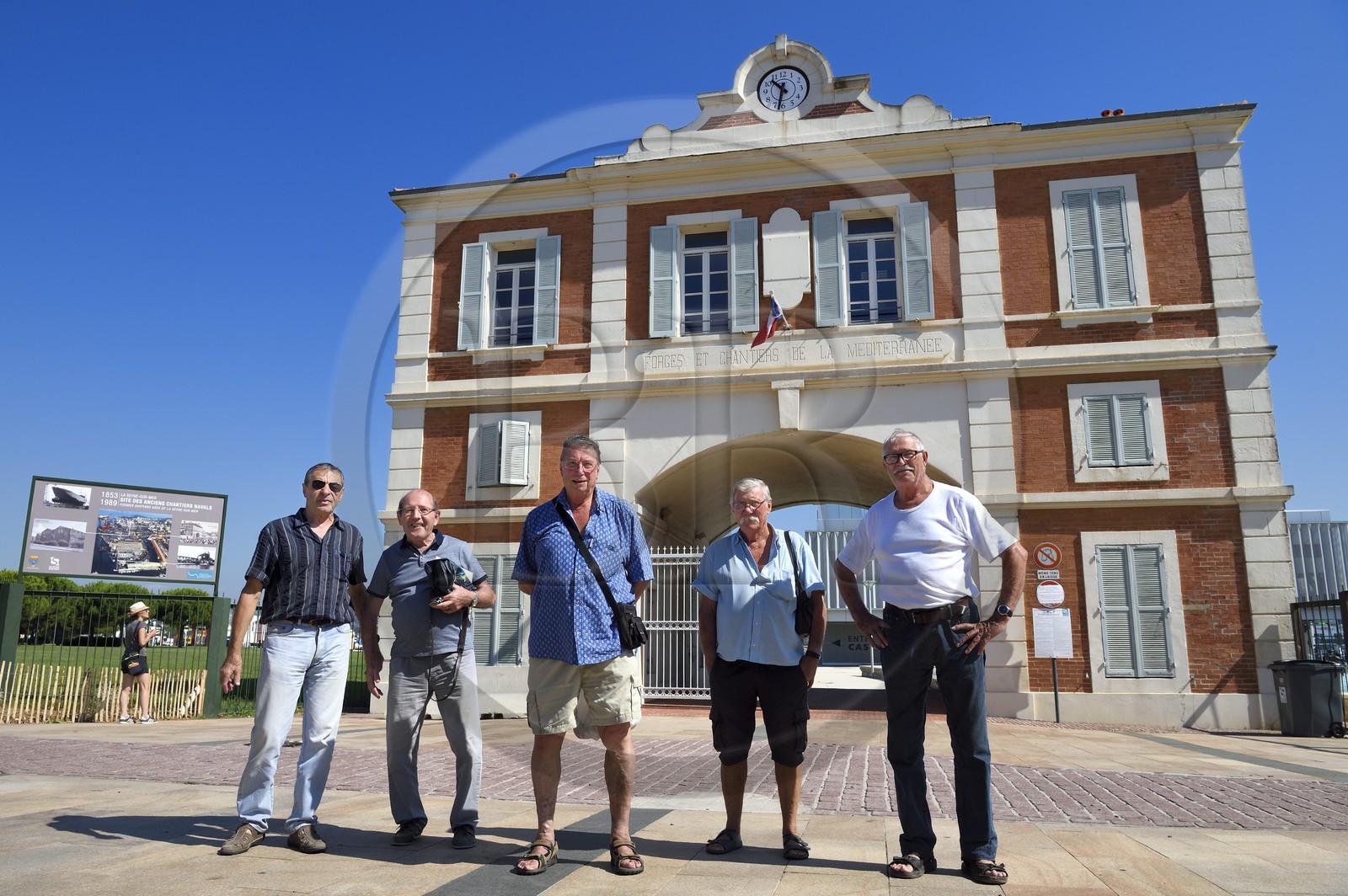 France, Var (83), rade de Toulon, La Seyne-sur-Mer, porte principale des anciens chantiers navals, anciens ouvriers des chantiers navals