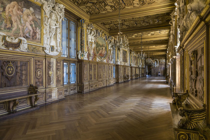 France, Seine-et-Marne, Fontainebleau, castle of Fontainebleau listed as World Heritage by UNESCO, the Francois 1er Gallery built between 1528 and 1530, decorated with paintings, paneling, frescoes and stuccos, carved walnut woodwork and a coffered ceiling