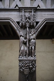France, Côte d'Or (21), Dijon, Saint-Thomas touchant la plaie du Christ sur une poutre de terrasse de l'Hôtel Philippe-le-Bon