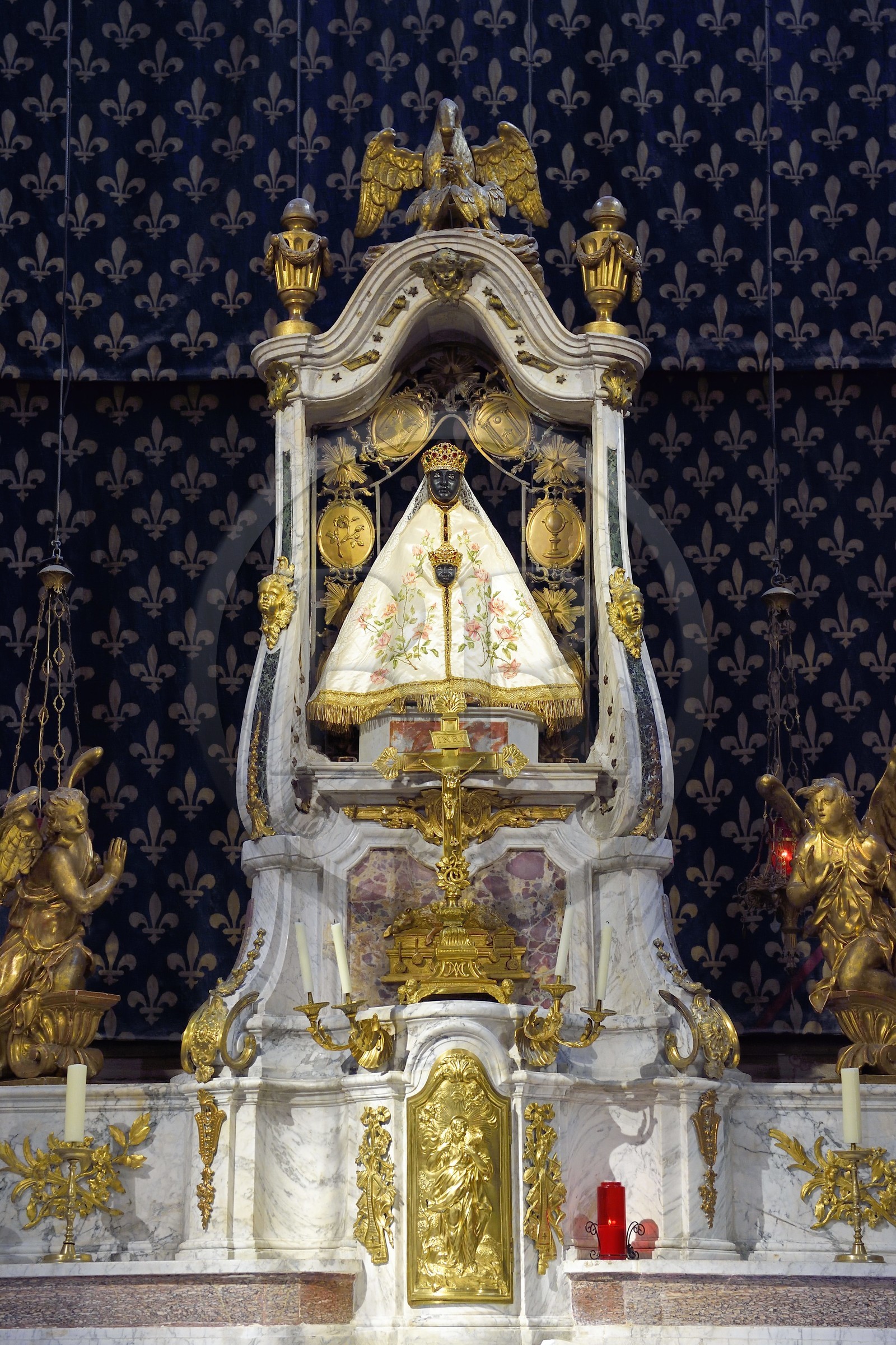 France, Haute Loire, Le Puy en Velay, Routes of Santiago de Compostela, the 12th century Our Lady (Notre-Dame-de-l'Annunciation) cathedral listed as World heritage by UNESCO, statue of Mary carrying her child nicknamed The black virgin (17th century)