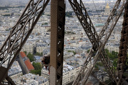 France, Paris (75), peintre de la Tour Eiffel