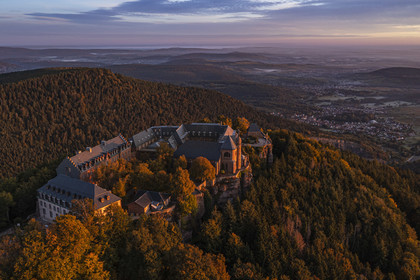 France, Bas-Rhin (67), Mont Saint-Odile, abbaye de Hohenbourg encore appelée couvent du Mont-Sainte-Odile faisant face à la plaine d'Alsace (vue aérienne)