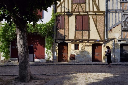 France, Dordogne (24), Bergerac, maisons à colombages des capitaines de gabarres place de la Myrpe dans le quartier des bateliers