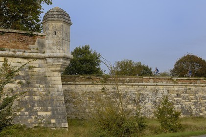 France, Charente-Maritime (17), citadelle de Brouage, les remparts surmontés d'échaugettes