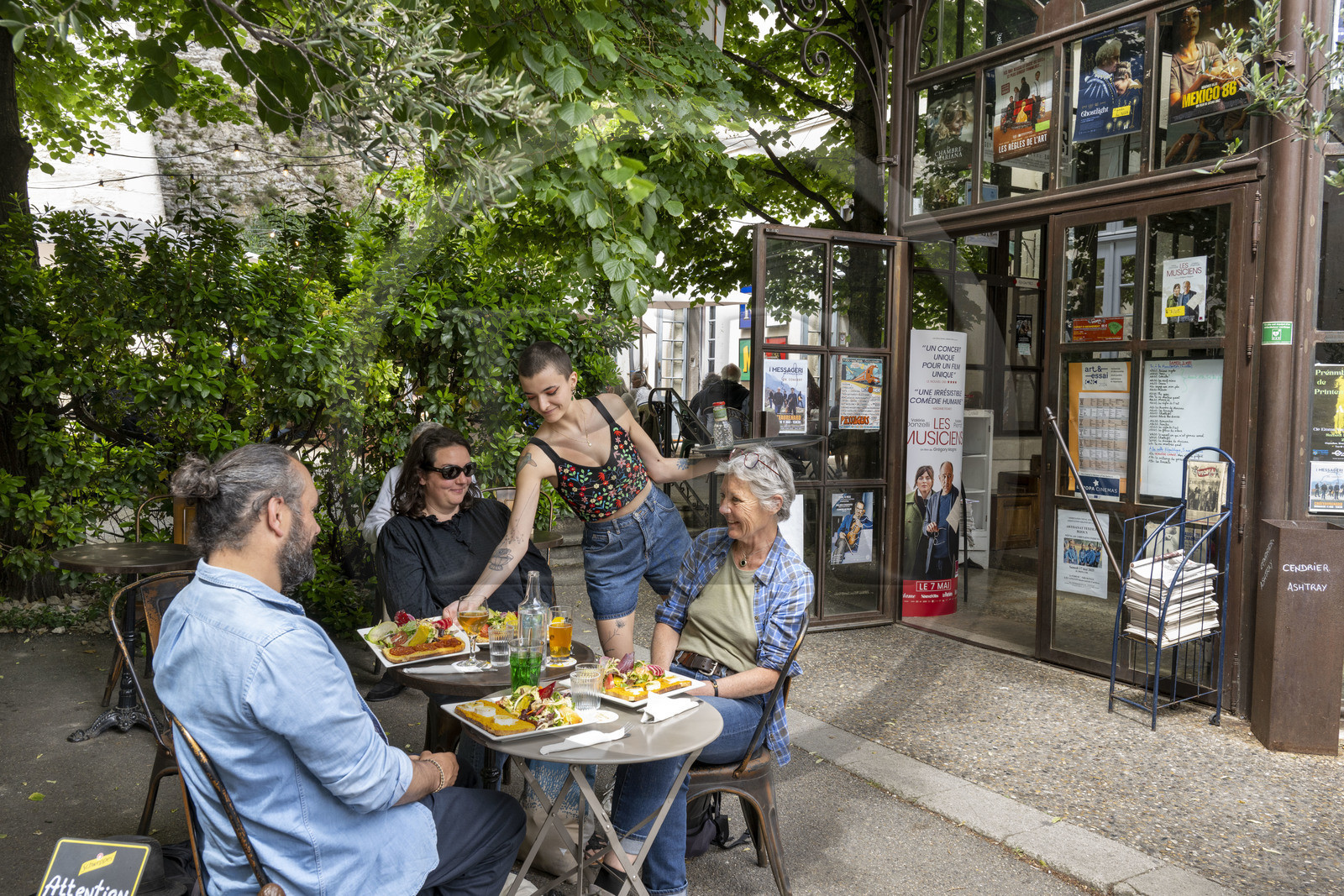 France, Vaucluse (84), Avignon, le restaurant café cinéma d'art et essai Utopia