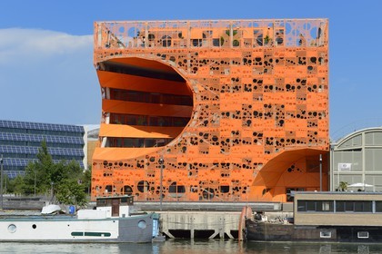 France, Rhône (69), Lyon, nouveau quartier de La Confluence au sud de la Presqu'île, Quai Rambaud, le Cube Orange imaginé par les architectes Dominique Jakob et Brendan MacFarlane