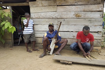 Gabon, Ogooue-Maritime Province, Omboue, Loango region, African harp n'gombi player