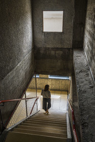 France, Bouches-du-Rhône (13), Marseille, oeuvre architecturale de Le Corbusier, classée Patrimoine Mondial de l'UNESCO, la Cité Radieuse par l'architecte Le Corbusier, un des escaliers intérieurs