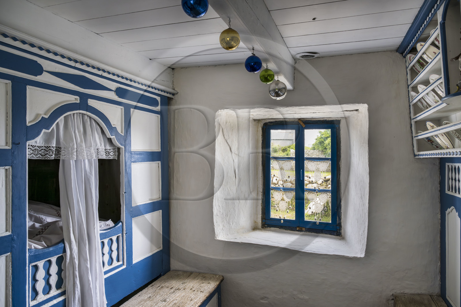 France, Finistère (29), Mer d'Iroise, Ile d'Ouessant, parc naturel régional d'Armorique, Maisons du Niou Huella, écomusée de l'île d'Ouessant présentant deux maisons rurales ouessantines traditionnelles, lit clos