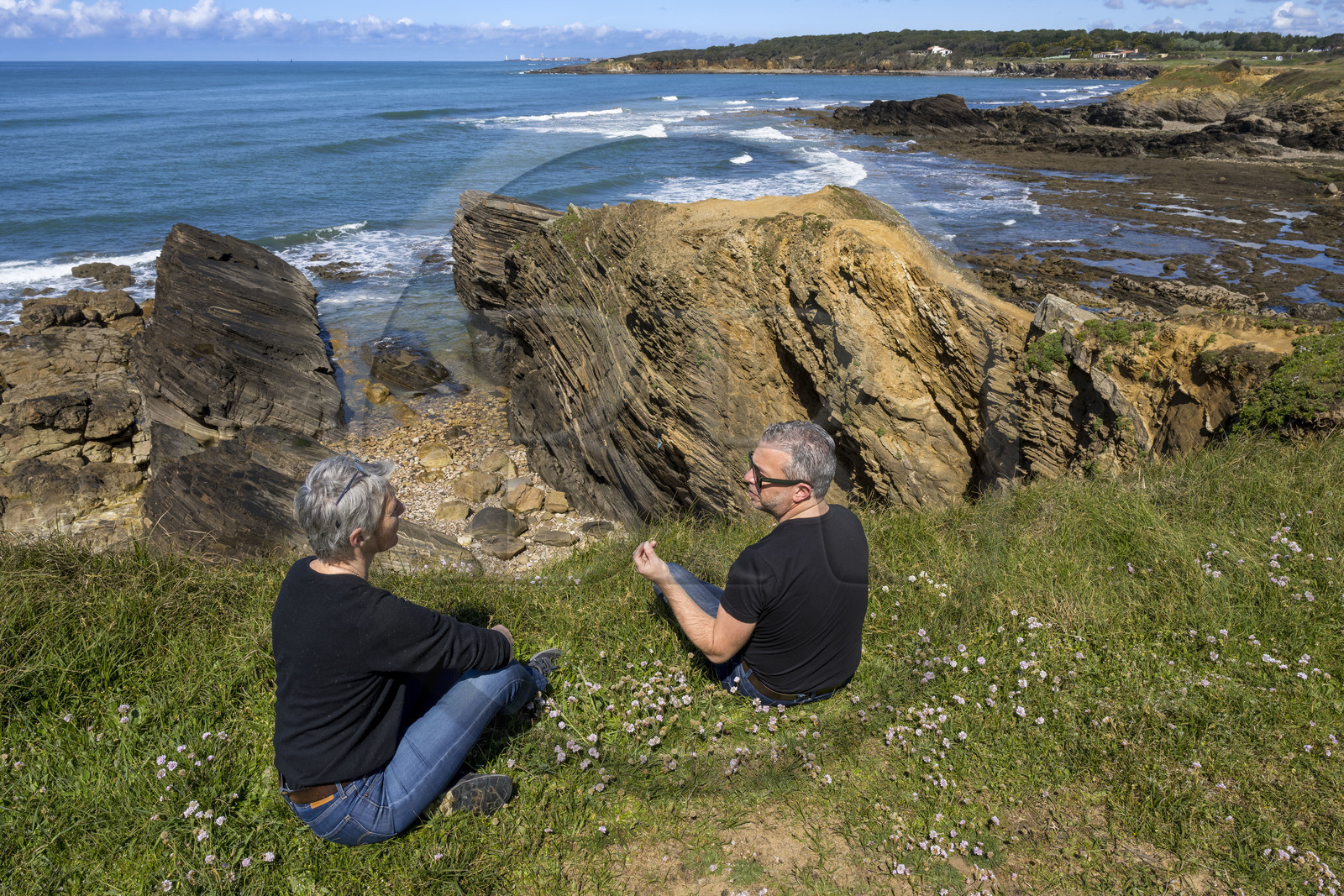 France, Vendée (85), Talmont-Saint-Hilaire, vue sur la baie de Cayola et Les Sables d'Olonne en arrière plan depuis la pointe du Porteau