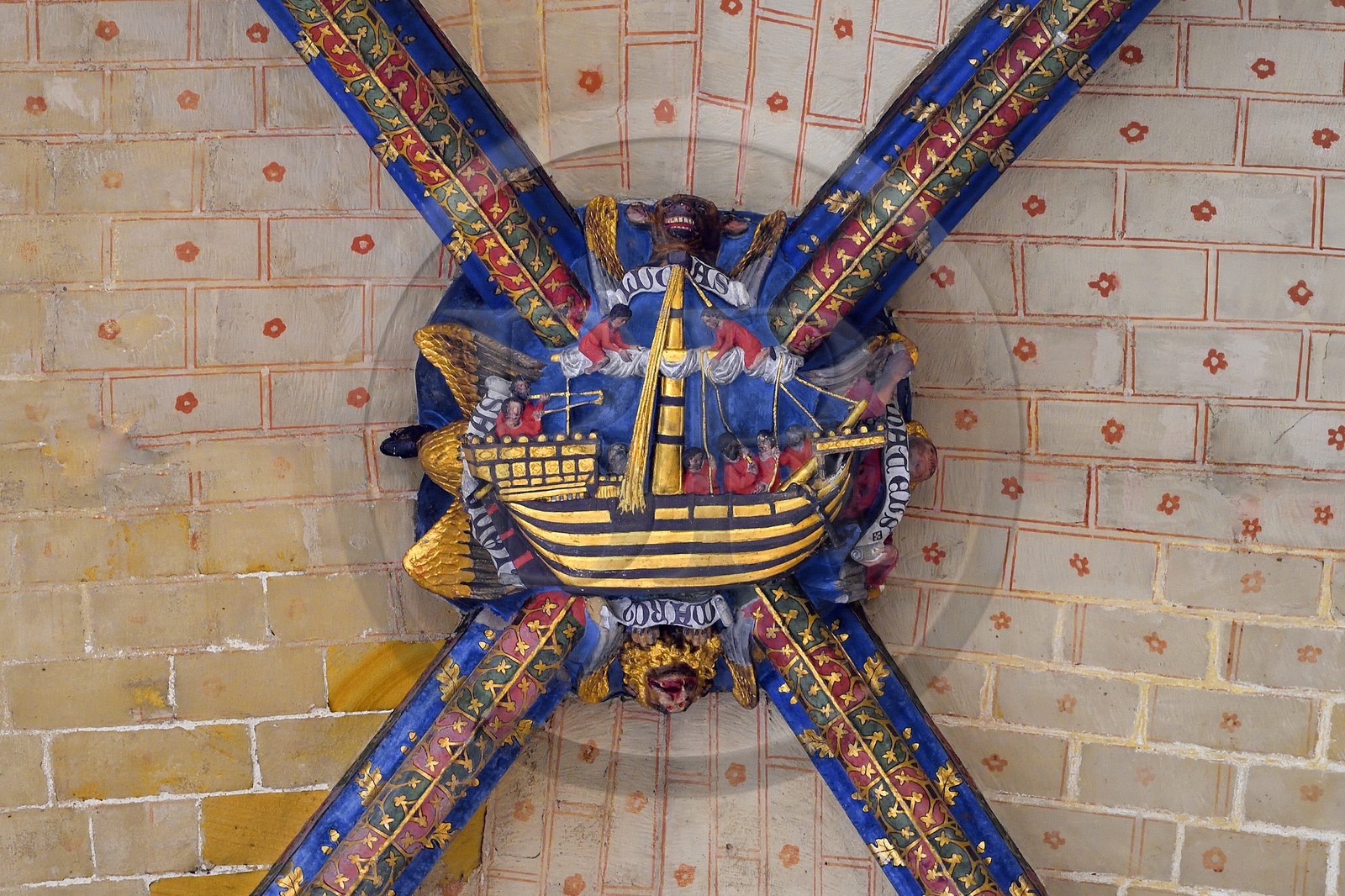 France, Pyrénées-Atlantiques (64), Pays-Basque, Bayonne, cathédrale Sainte-Marie, clé de voute du transept représentant la nef Bayonnaise dont la spécificité est liée à la présence pour la première fois à l’arrière d’un gouvernail d’étambot