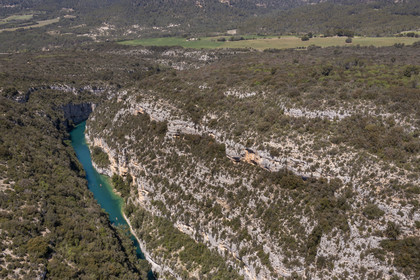 Var (83) rive gauche et Alpes-de-Haute-Provence (04) rive droite, Parc Naturel Régional du Verdon, Basses Gorges du Verdon en aval du lac de Sainte Croix, les gorges de Baudinard (vue aérienne)