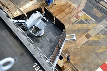 France, Var (83), Toulon, la base navale (Arsenal), le porte-avions à propulsion nucléaire Charles de Gaulle en rénovation de mi-vie, missiles sol-air pour son autodéfense
