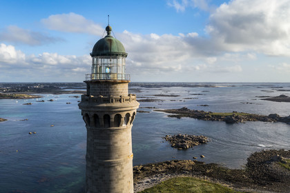 France, Finistère (29), Pays des Abers, Ile Vierge dans l'archipel de Lilia, le phare de l'Ile Vierge, le plus haut phare d'Europe avec 82,5 mètres (vue aérienne)