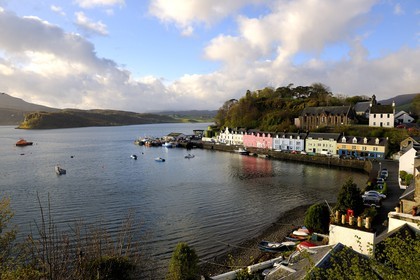 Royaume-Uni, Ecosse, région des Highlands, les Hébrides, île de Skye, le port de pêche de Portree