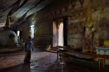 Sri Lanka, Central Province, Matale District, Dambulla, Cave temple, Royal Rock Temple also called Ran Giri (Golden Rock) listed as World Heritage by UNESCO, Cave 2 Maharaja Viharaya is the largest
