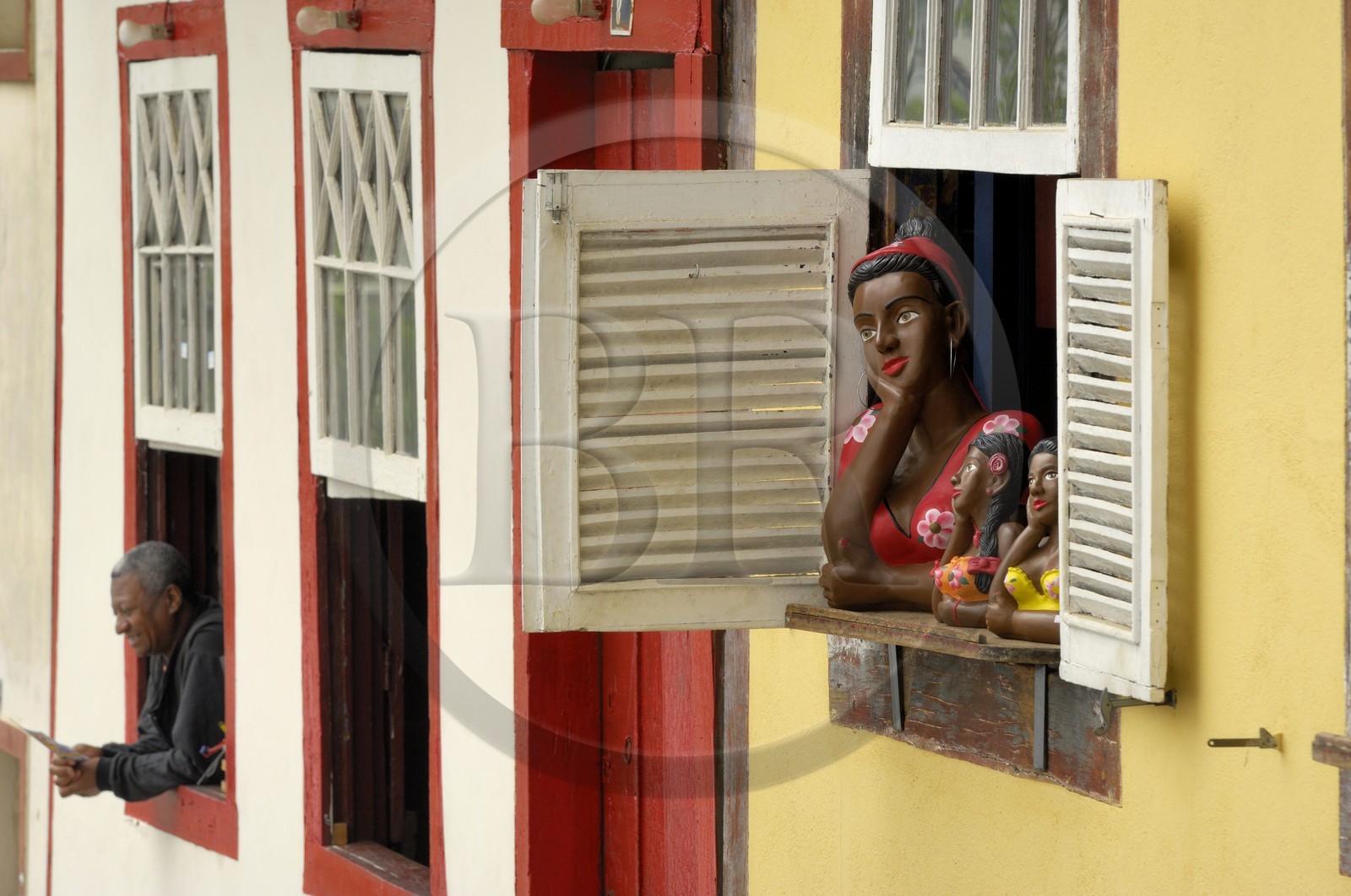 Brésil, Etat du Minas Gerais, ville de Ouro Preto, centre historique classé Patrimoine Mondial de l 'UNESCO, statuettes souvenirs (Route de l'or, Estrada Real)