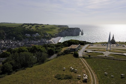 France, Seine-Maritime (76), Pays de Caux, Côte d'Albâtre, Etretat, la falaise d'Aval avec l'Aiguille Creuse et l'église Notre-Dame-de-la-Garde (vue aérienne)